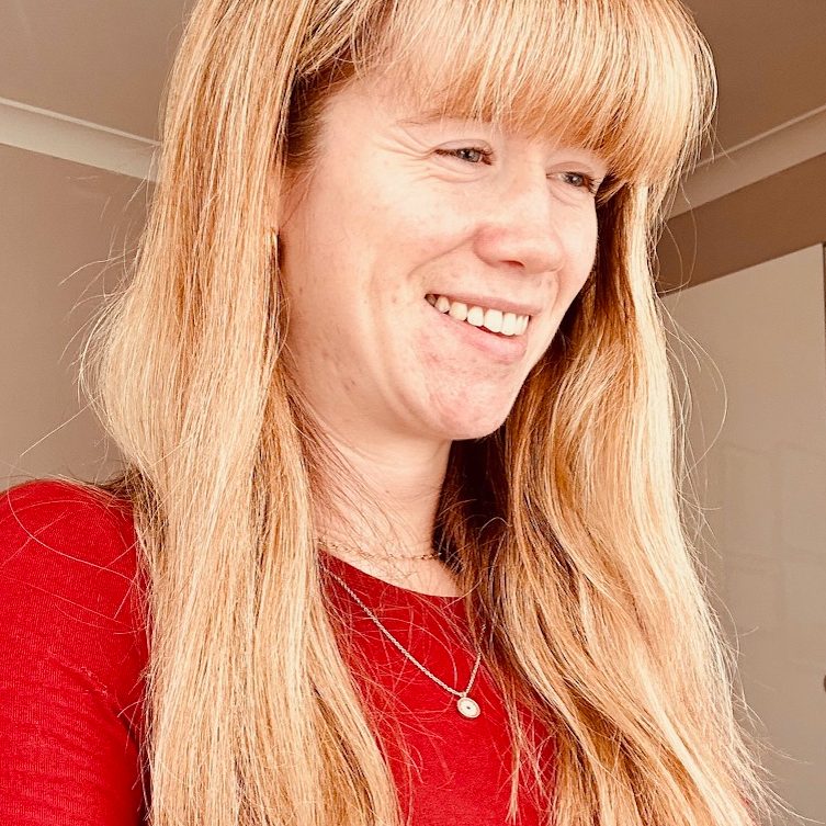 Hannah teaching online, smiling during lesson